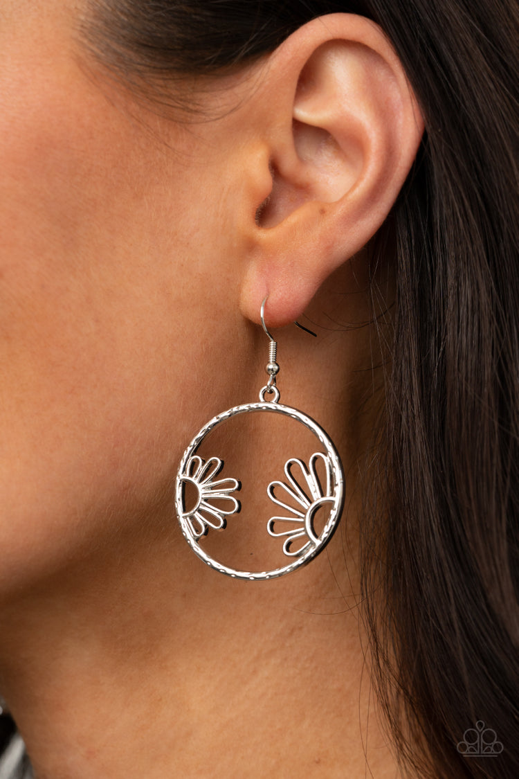 Demurely Daisy - Silver 1629