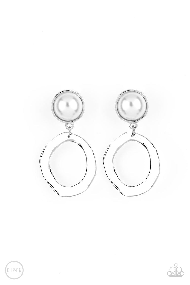 Vintage Veracity - White 1950