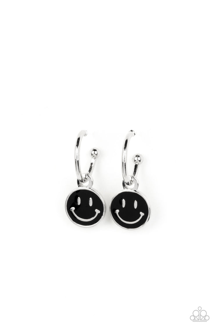 Subtle Smile - Black 0136