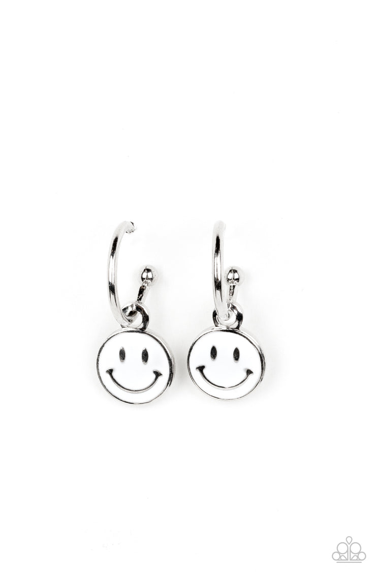 Subtle Smile - White 0139