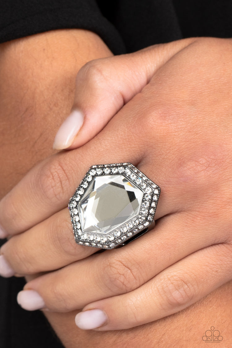 Smoldering Sass - Black 0131