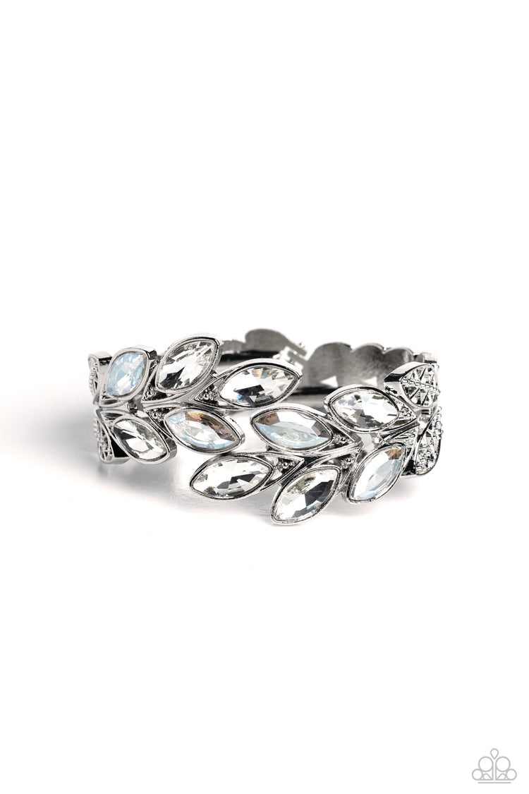 Luminous Laurels - White 0266