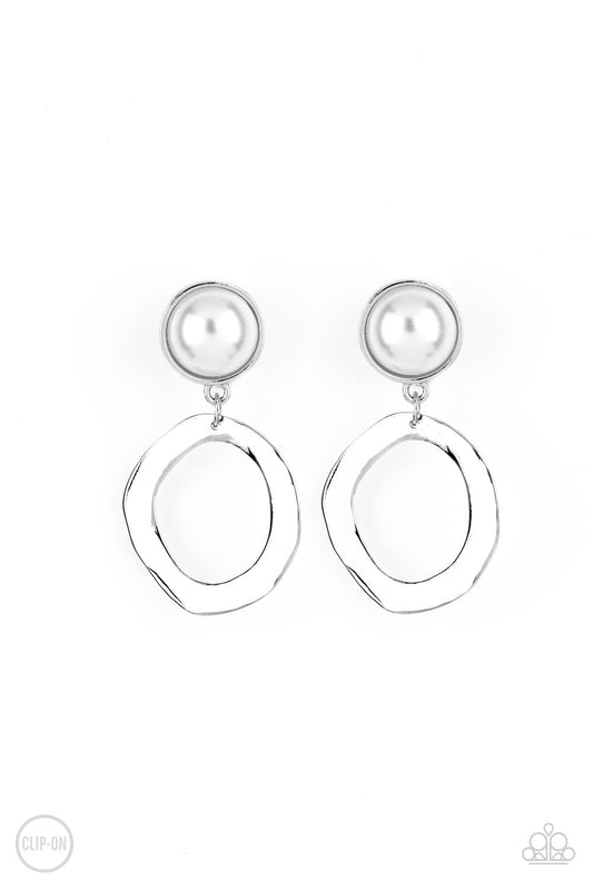 Vintage Veracity - White 1950