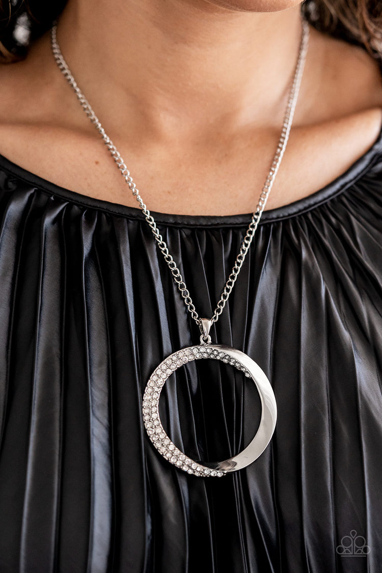 Encrusted Elegance - White 0140