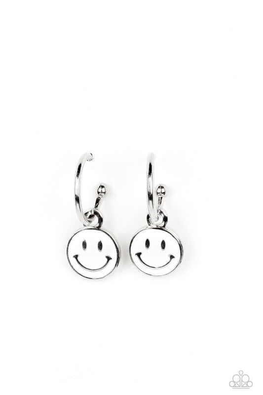 Subtle Smile - White 0139