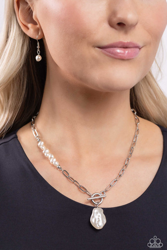 Courting Cosmopolitan - White 0256